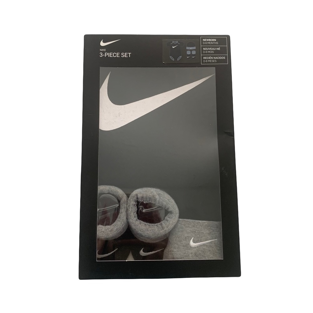 Nike Newborn 3 Piece Set (0-6months)- black/white